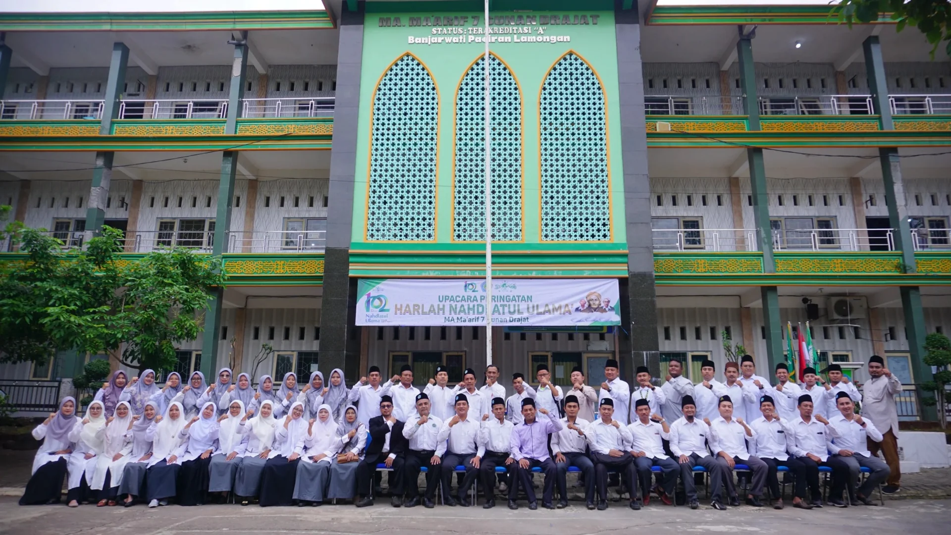 Dewan guru dan staff MA Ma'arif 7 Sunan Drajat